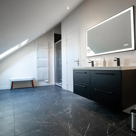 L'escale Caennaise House For 8 People Caen